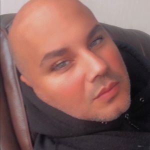 Meet your Posher, Emmanuel